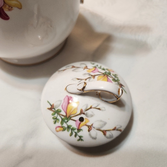 Vintage Windsor bone china Pink Freesia and Willow tea/ coffee pot - Picture 9 of 10